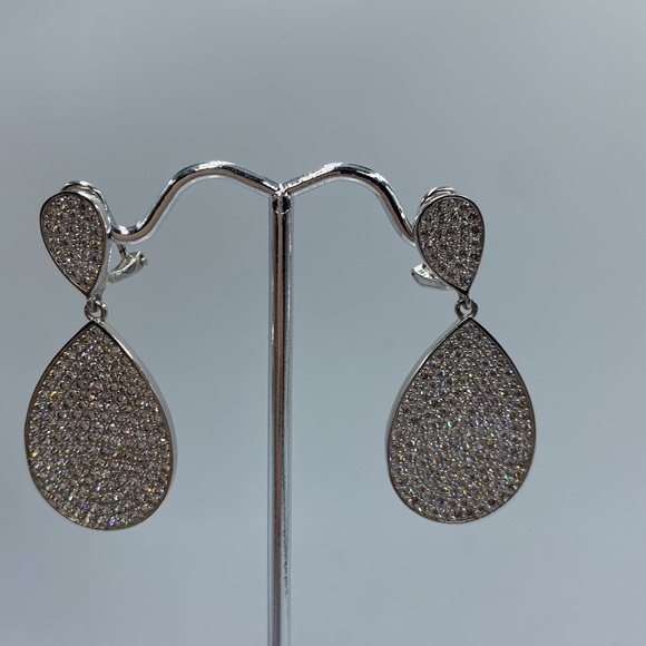 LISA FREEDE “Ashlee” Earrings in silver pavee - Picture 2 of 2
